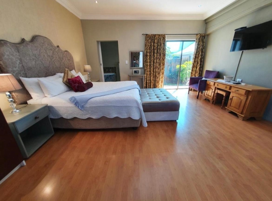 8 Bedroom Property for Sale in Myburgh Park Western Cape